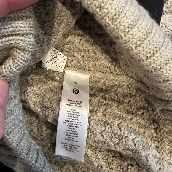 Lululemon beanie/winter hat - Picture 2 of 3
